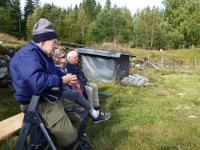 Historilaget Mostadmark Jernverks Venners andre æresmedlem, Arne Espelund t.v.  Gisle Rø t.h.   Foto Joar Tapper Brobakk