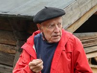Professor emeritus Arne Espelund, i sitt 89. år holder koken oppe når han har elever å formidle til