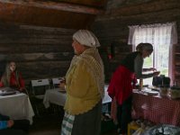 Liv Aksnes steikte vaffel og fortalte fra Jøns Køldreng i Labbistuggu