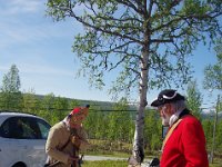 Som en avslutning på Jämt-Trønderske Historiedagar 2018 på Vektarstua, - med tema Karolinernes Felttog i 1718-19, - ble det avfyrt en salutt med svartkrutt i muskett-karbinen til Stein Karlsen