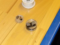 Preparatet er innbakt i en plastklump