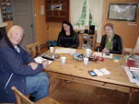 Samarbeidet mellom MJVV og Trondheim Vikingelag planlegges i et møte på Contoiret. Fra v: Per Werenskiold, Ingrid Nyhus og Heidi Catrine Brimi.