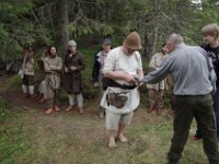 Nils og en amerikansk "Viking" diskuterte en malmholdig stein man fant.